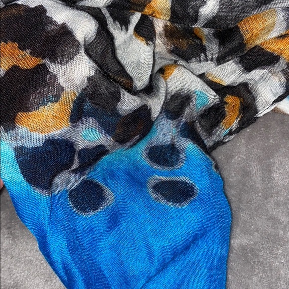 2 Scarf - Picture 5 of 5